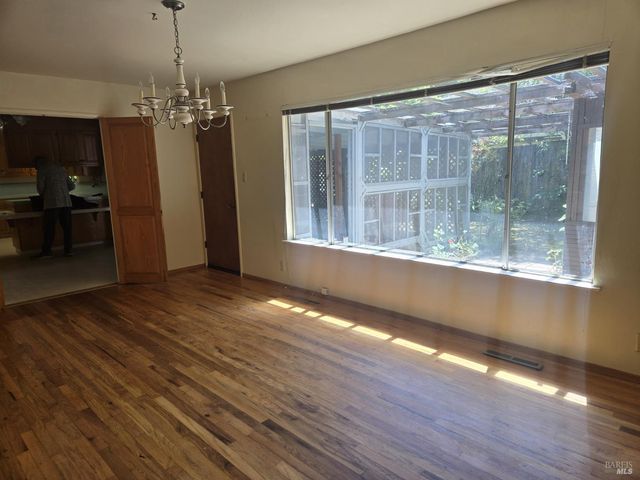 7149 lynch Rd, Santa Rosa, CA 95472