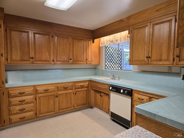 7149 lynch Rd, Santa Rosa, CA 95472