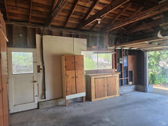 7149 lynch Rd, Santa Rosa, CA 95472