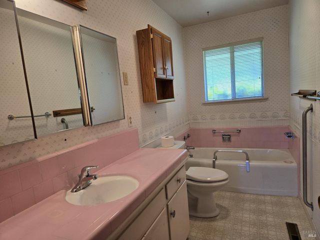 7149 lynch Rd, Santa Rosa, CA 95472