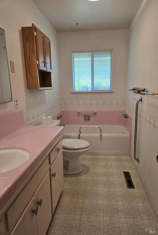 7149 lynch Rd, Santa Rosa, CA 95472