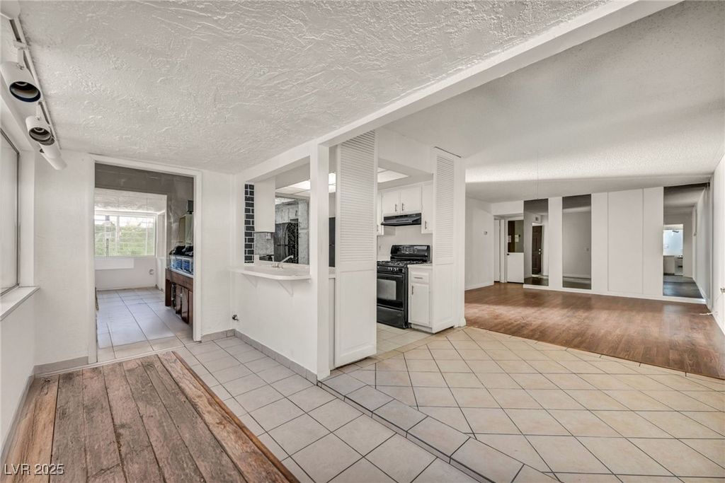 1420 Vegas Valley Drive 20, Las Vegas, NV 89169