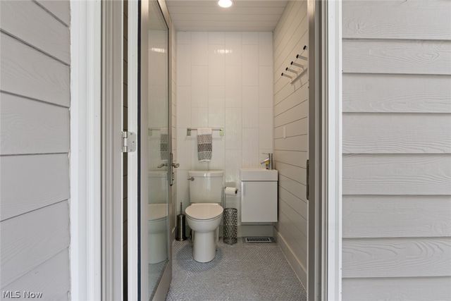 4725 Maidstone Drive, Brecksville, OH 44141