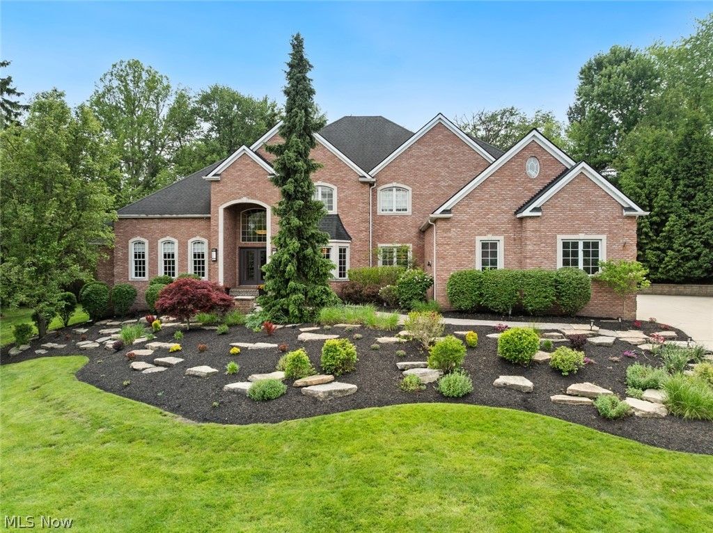 4725 Maidstone Drive, Brecksville, OH 44141