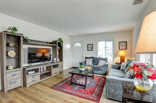 1001 N Hanover Pl, Anaheim, CA 92801