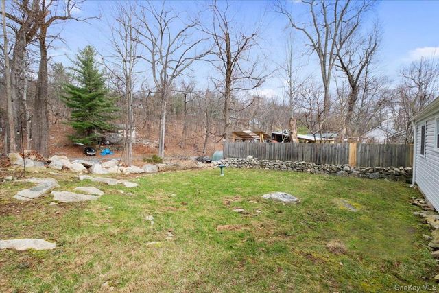 45 Laurel Road, Lake Peekskill, NY 10537