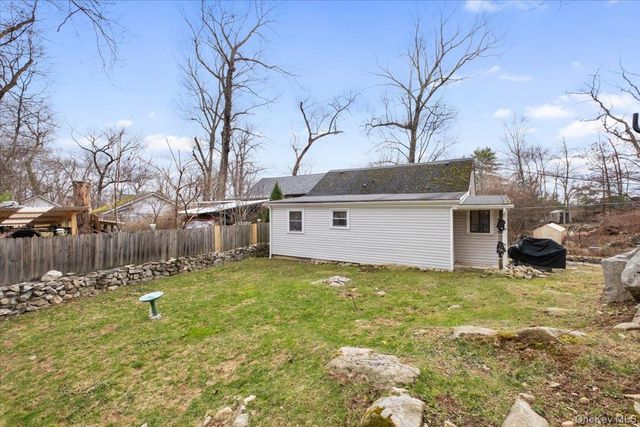 45 Laurel Road, Lake Peekskill, NY 10537