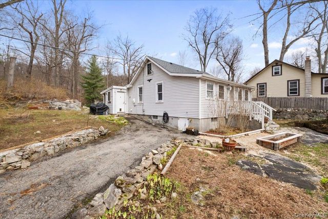 45 Laurel Road, Lake Peekskill, NY 10537