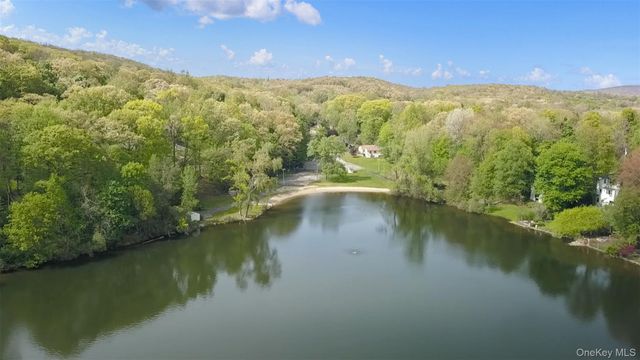 45 Laurel Road, Lake Peekskill, NY 10537