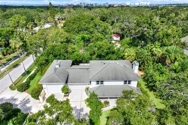 430 WILDWOOD WAY, Belleair, FL 33756