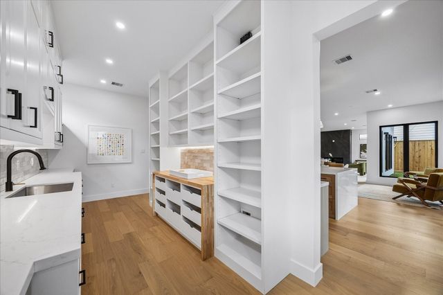 6213 Overbrook Lane, Houston, TX 77057