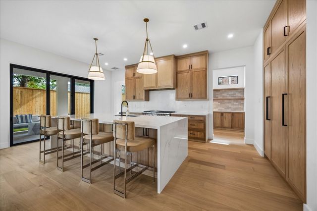 6213 Overbrook Lane, Houston, TX 77057