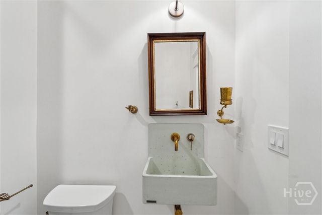 211 W 40th Street B, Savannah, GA 31401