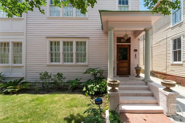 211 W 40th Street B, Savannah, GA 31401