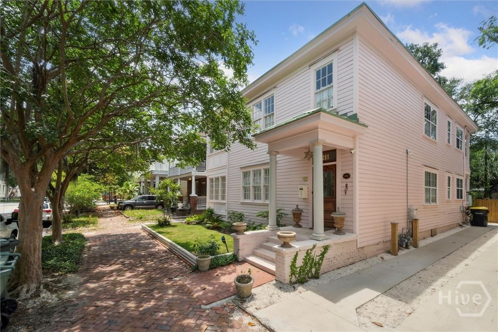 211 W 40th Street B, Savannah, GA 31401
