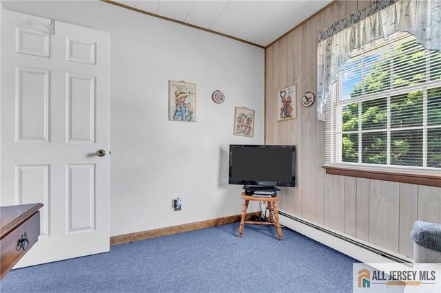 11 Richmond Road, Edison, NJ 08817