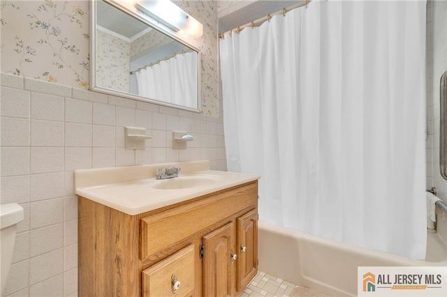 11 Richmond Road, Edison, NJ 08817