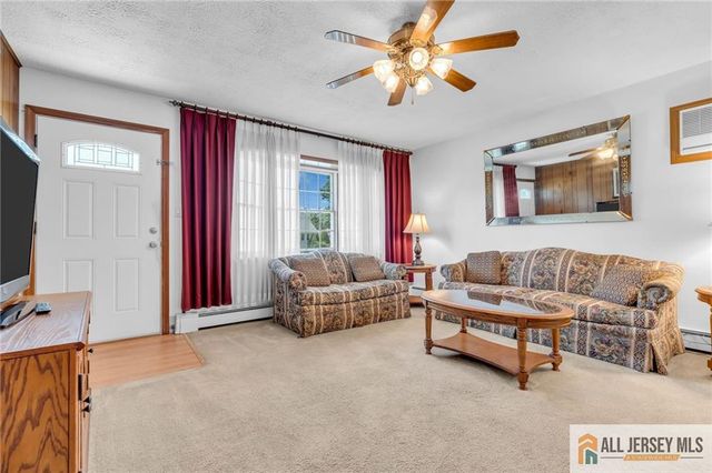 11 Richmond Road, Edison, NJ 08817