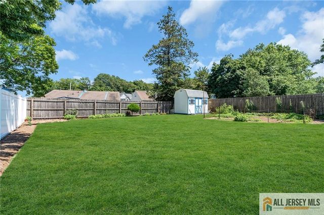 11 Richmond Road, Edison, NJ 08817