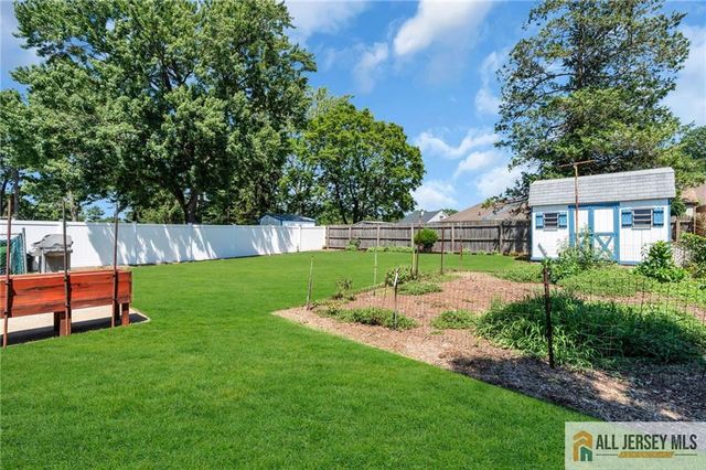 11 Richmond Road, Edison, NJ 08817