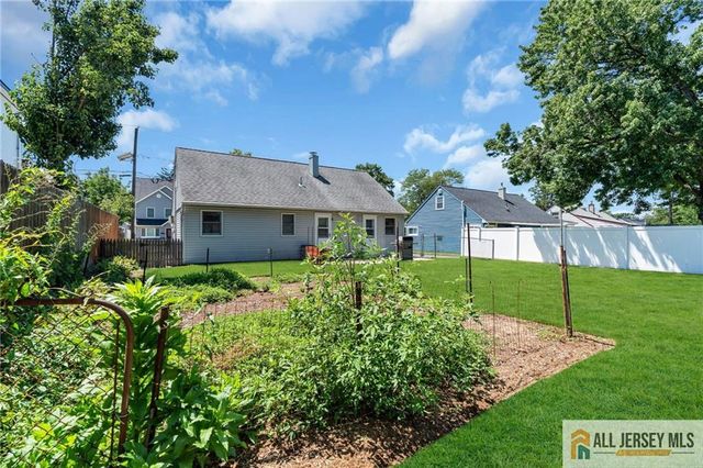 11 Richmond Road, Edison, NJ 08817