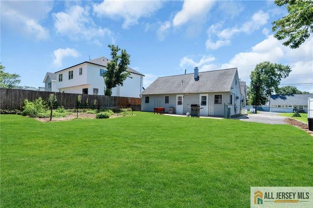 11 Richmond Road, Edison, NJ 08817