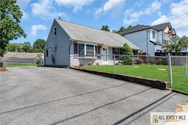 11 Richmond Road, Edison, NJ 08817