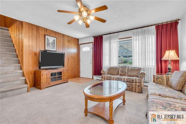 11 Richmond Road, Edison, NJ 08817