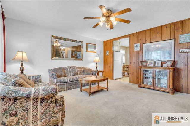 11 Richmond Road, Edison, NJ 08817