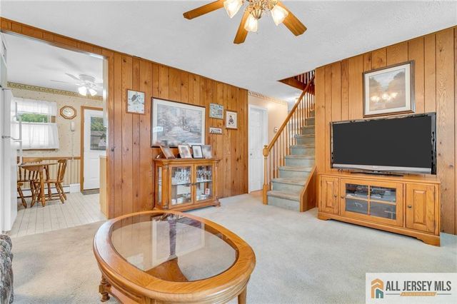 11 Richmond Road, Edison, NJ 08817