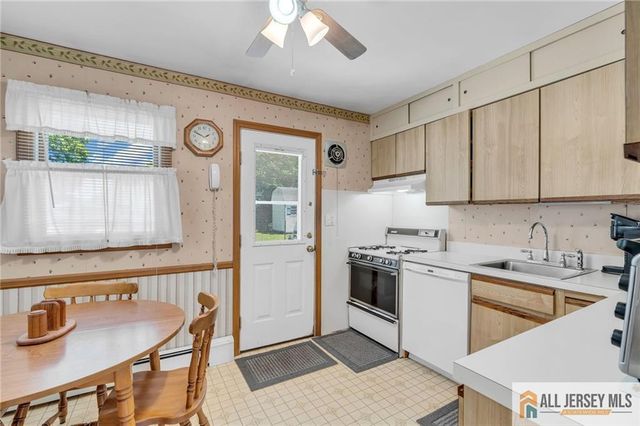 11 Richmond Road, Edison, NJ 08817