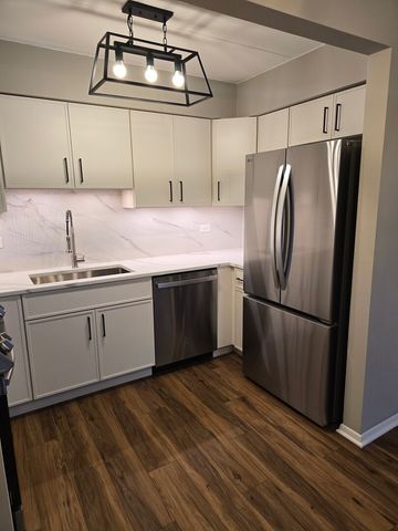 4754 W 101st Street 7B, Oak Lawn, IL 60453