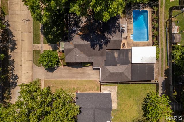 805 Sikes Avenue, Sikeston, MO 63801