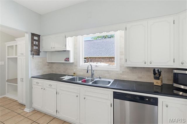 805 Sikes Avenue, Sikeston, MO 63801