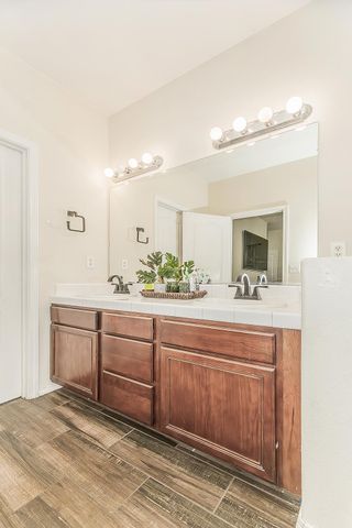 717 W Tivoli Lane, Clovis, CA 93611