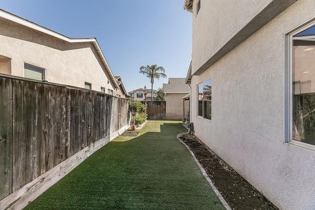 717 W Tivoli Lane, Clovis, CA 93611