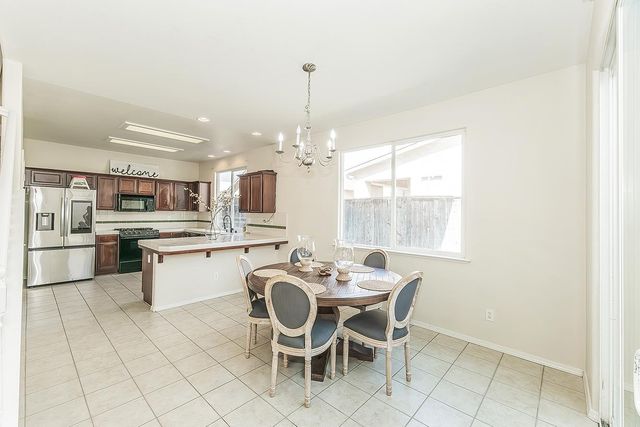 717 W Tivoli Lane, Clovis, CA 93611