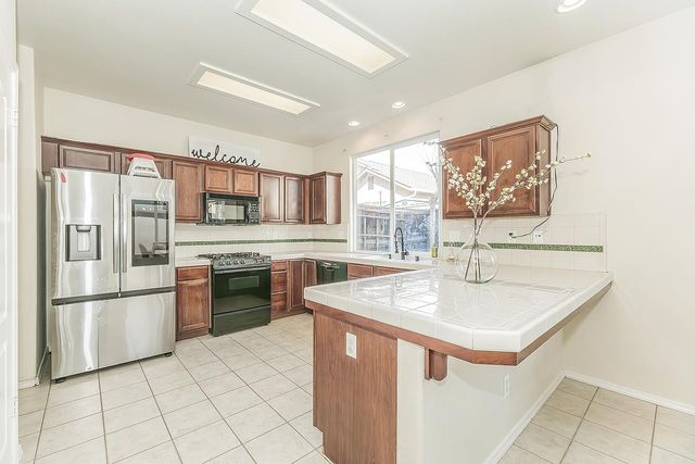 717 W Tivoli Lane, Clovis, CA 93611