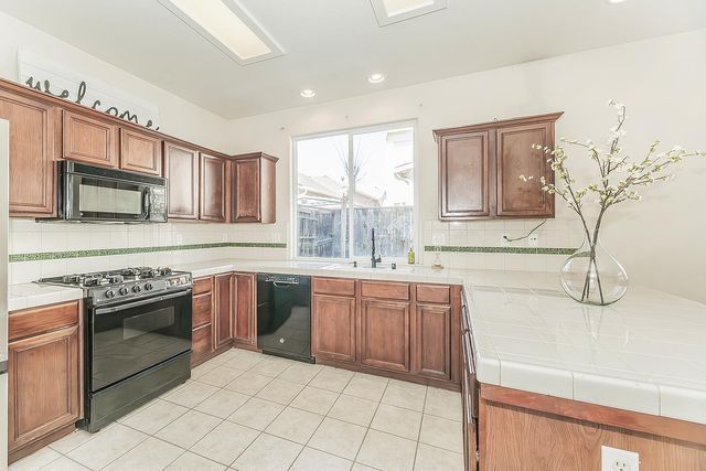 717 W Tivoli Lane, Clovis, CA 93611