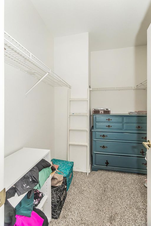 Image 12 of property listing at 717 W Tivoli Lane, Clovis, CA 93619