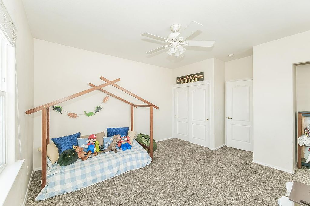 Image 14 of property listing at 717 W Tivoli Lane, Clovis, CA 93619