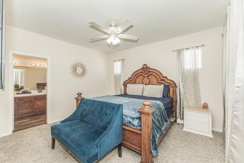 Image 16 of property listing at 717 W Tivoli Lane, Clovis, CA 93619