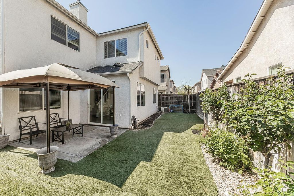 Image 23 of property listing at 717 W Tivoli Lane, Clovis, CA 93619