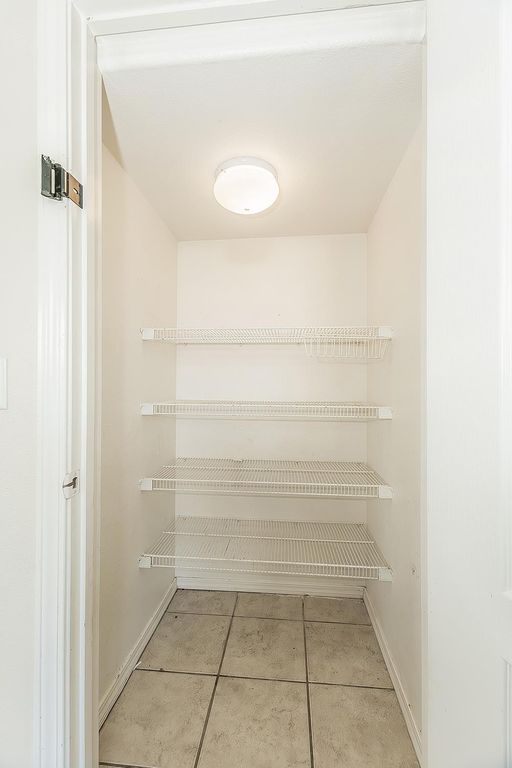 Image 8 of property listing at 717 W Tivoli Lane, Clovis, CA 93619