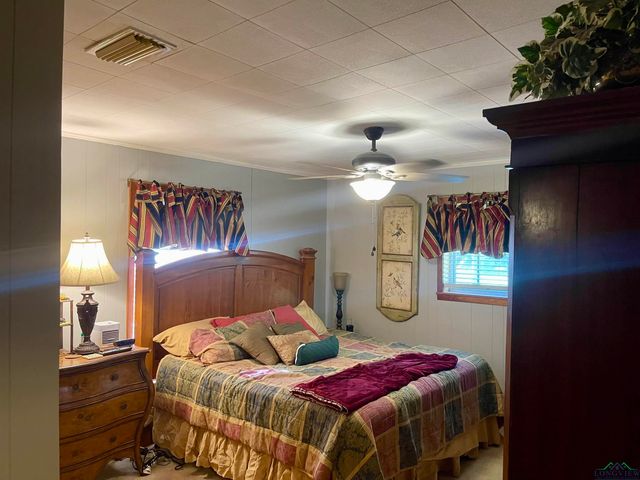 1004 Sunset Dr, Daingerfield, TX 75638