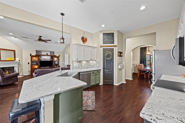 112 Springfield Lane, Red Oak, TX 75165