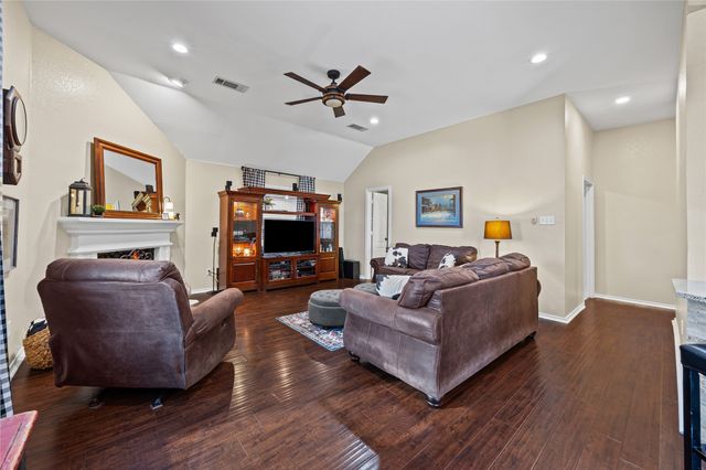 112 Springfield Lane, Red Oak, TX 75165