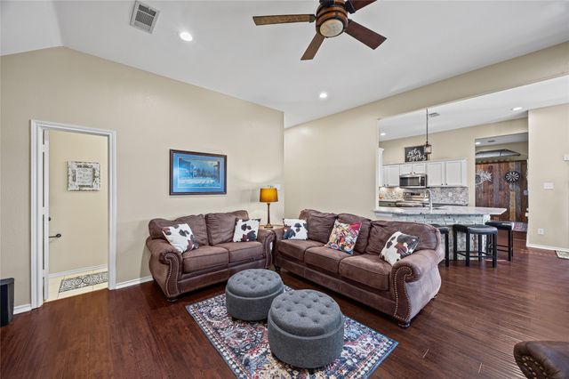 112 Springfield Lane, Red Oak, TX 75165