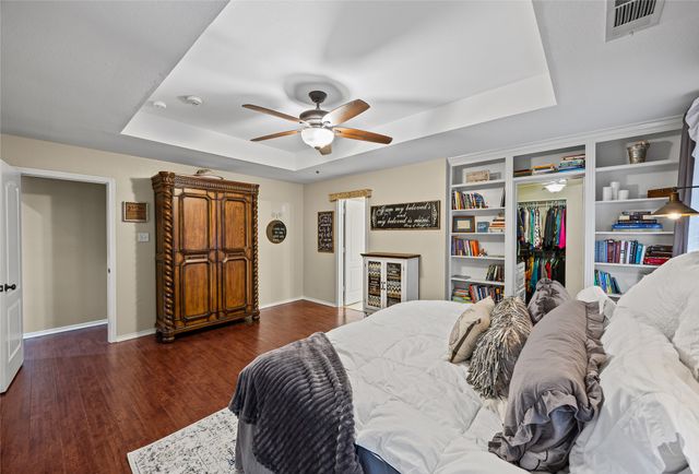 112 Springfield Lane, Red Oak, TX 75165