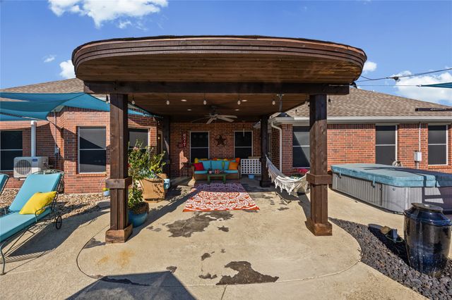 112 Springfield Lane, Red Oak, TX 75165